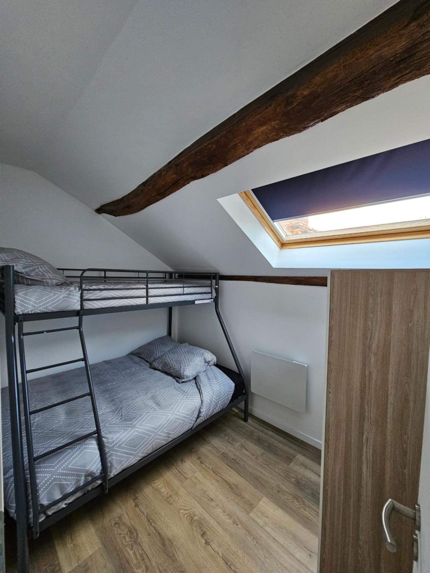 Joli Appartement Mansarde Decize Kültér fotó